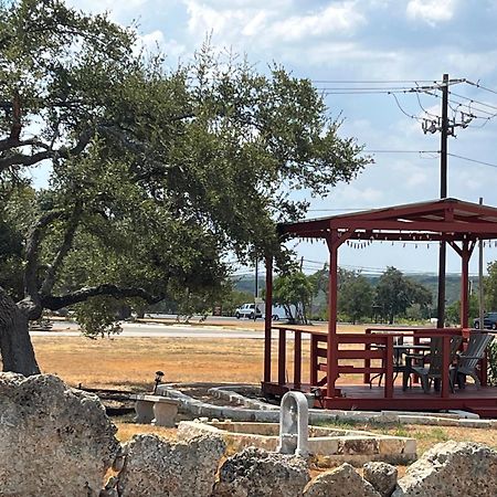 Outpost Motel Dripping Springs Buitenkant foto