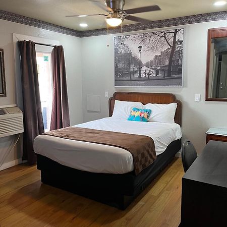 Outpost Motel Dripping Springs Buitenkant foto
