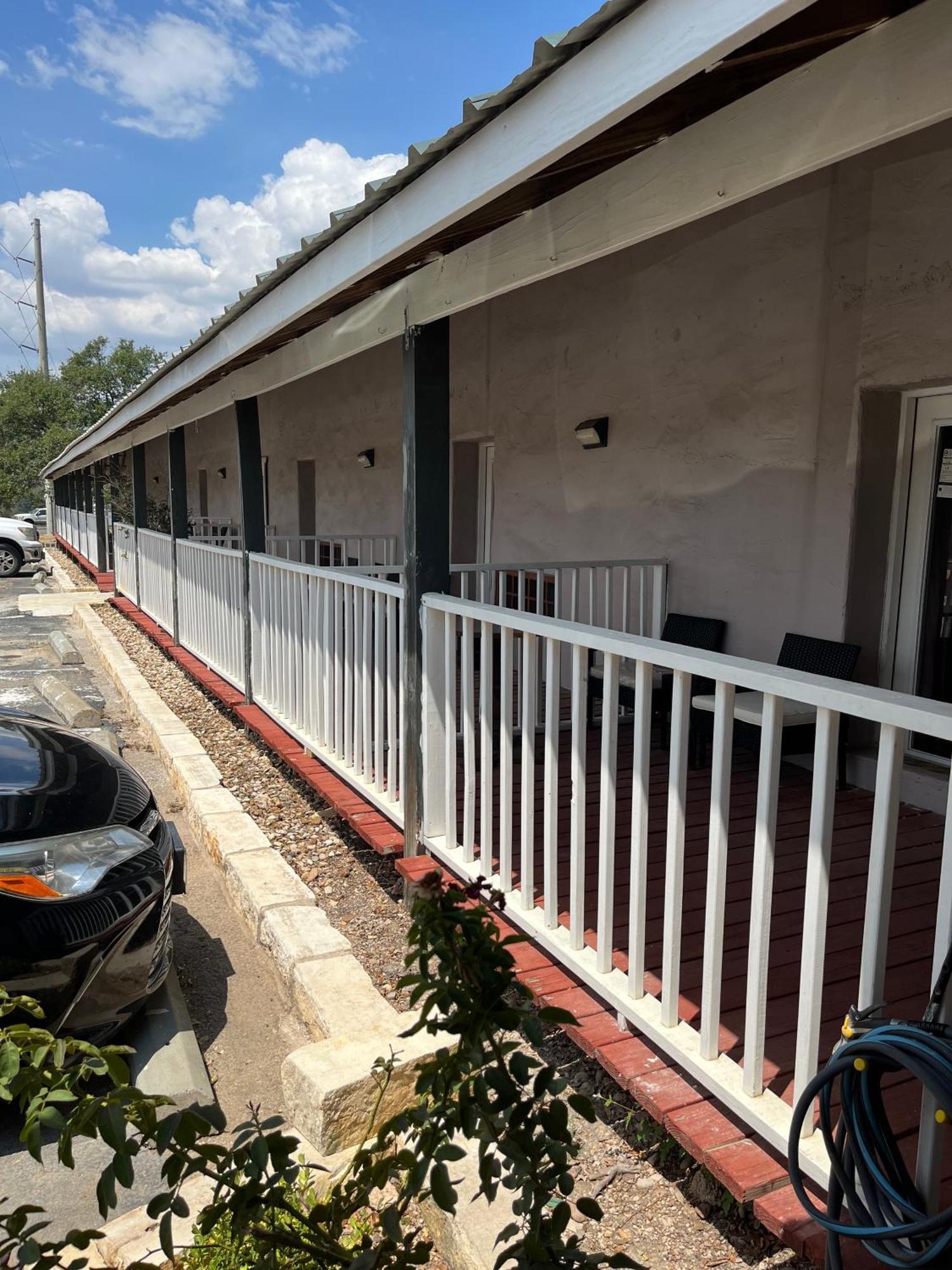 Outpost Motel Dripping Springs Buitenkant foto