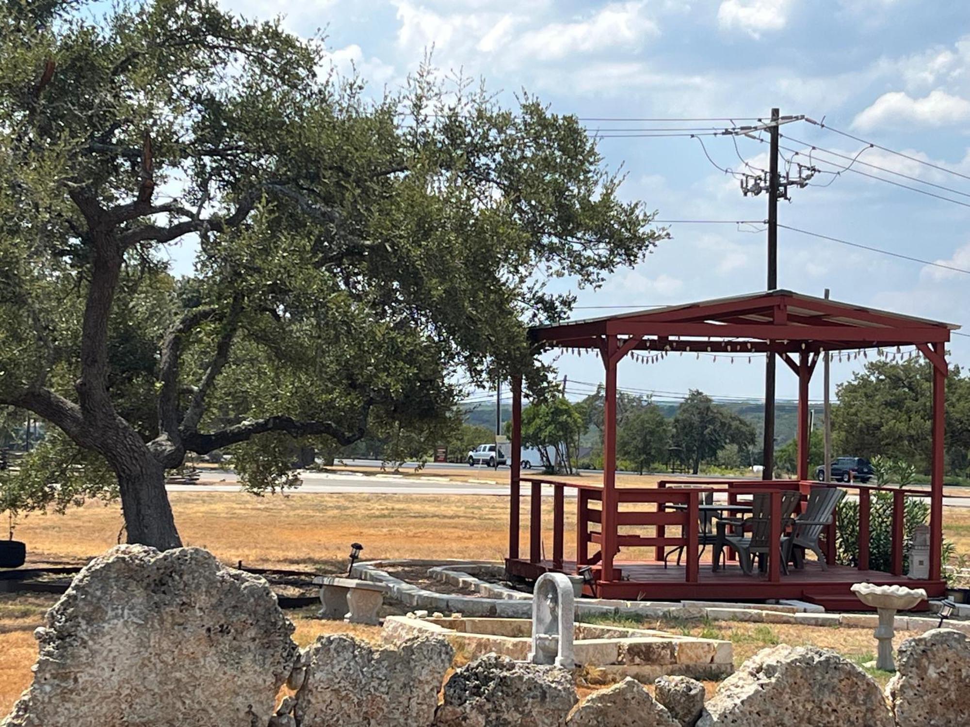 Outpost Motel Dripping Springs Buitenkant foto