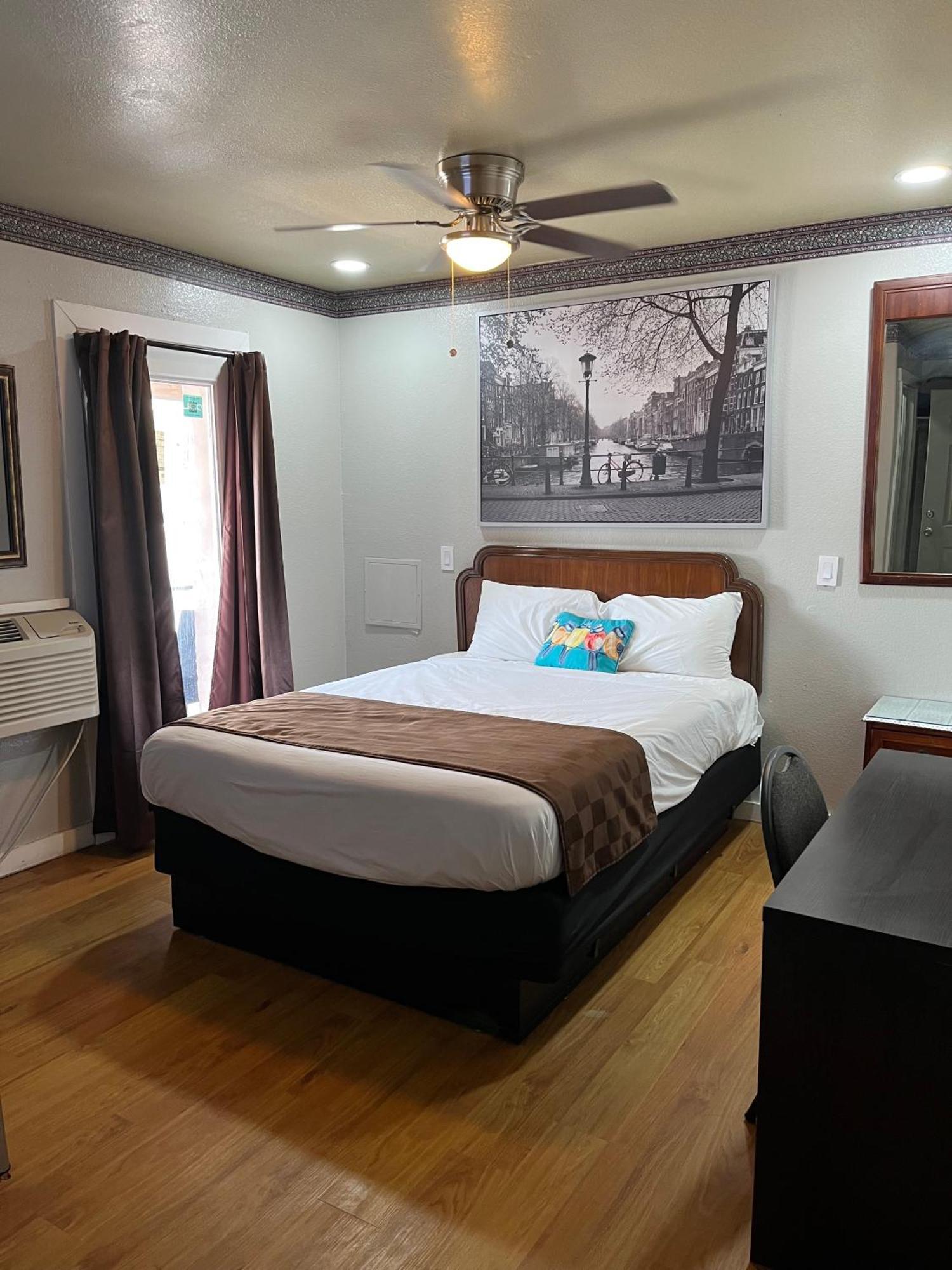 Outpost Motel Dripping Springs Buitenkant foto